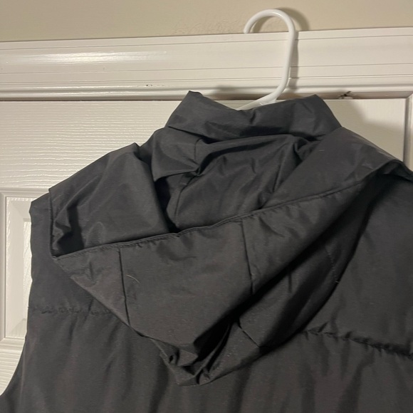 Katch Me Long Puffer Vest Sz M EUC - Picture 7 of 9